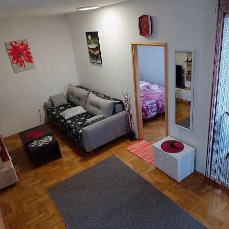 Apartman Ante กอสปิช ภายนอก รูปภาพ
