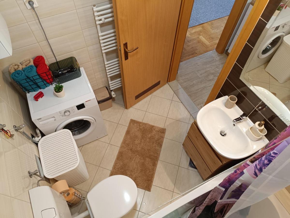 Apartman Ante กอสปิช ภายนอก รูปภาพ