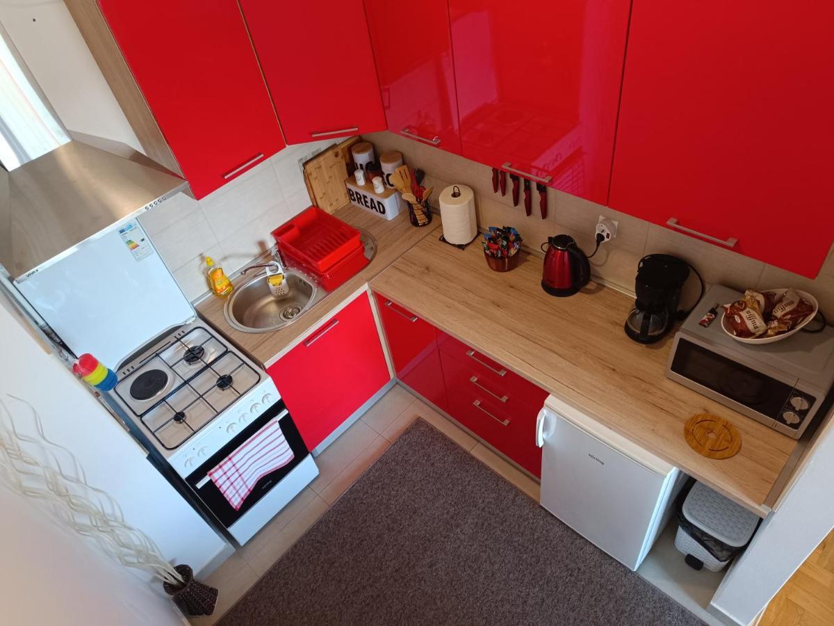 Apartman Ante กอสปิช ภายนอก รูปภาพ