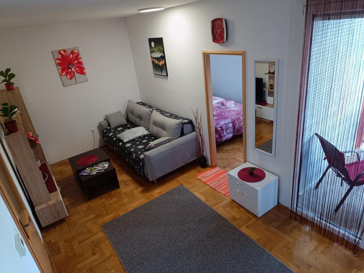 Apartman Ante กอสปิช ภายนอก รูปภาพ