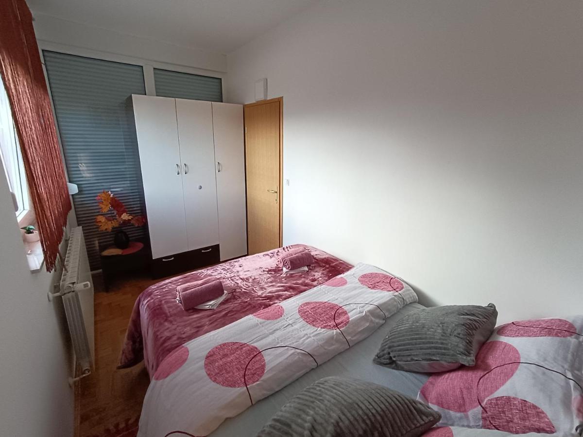 Apartman Ante กอสปิช ภายนอก รูปภาพ