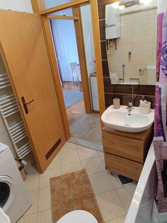 Apartman Ante กอสปิช ภายนอก รูปภาพ