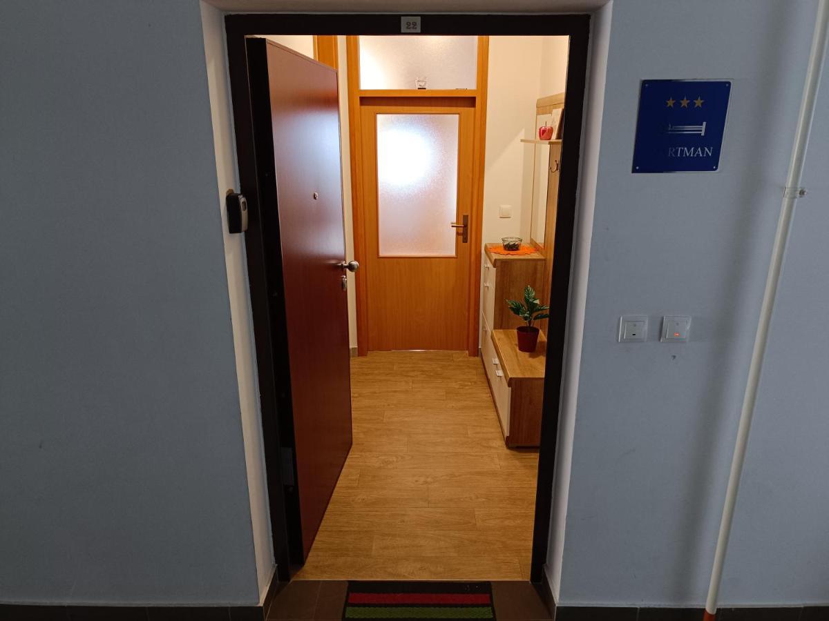 Apartman Ante กอสปิช ภายนอก รูปภาพ