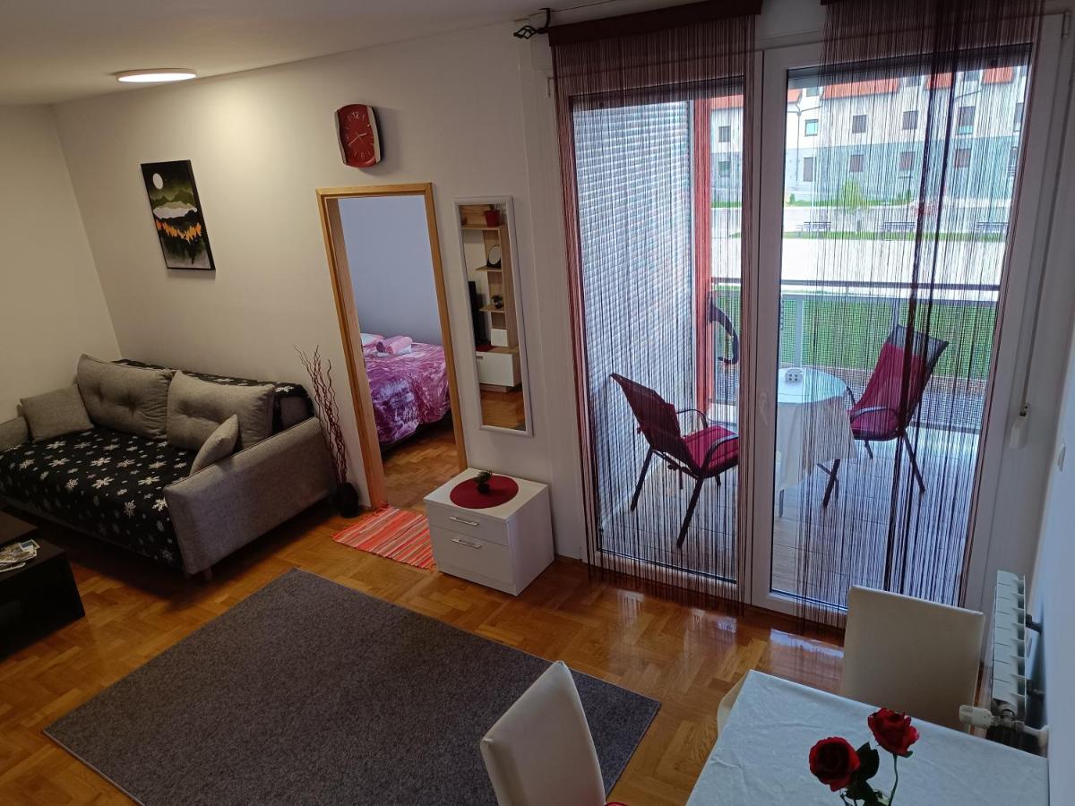 Apartman Ante กอสปิช ภายนอก รูปภาพ