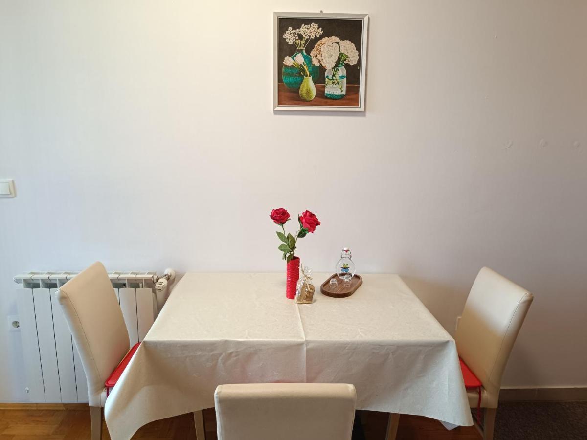 Apartman Ante กอสปิช ภายนอก รูปภาพ