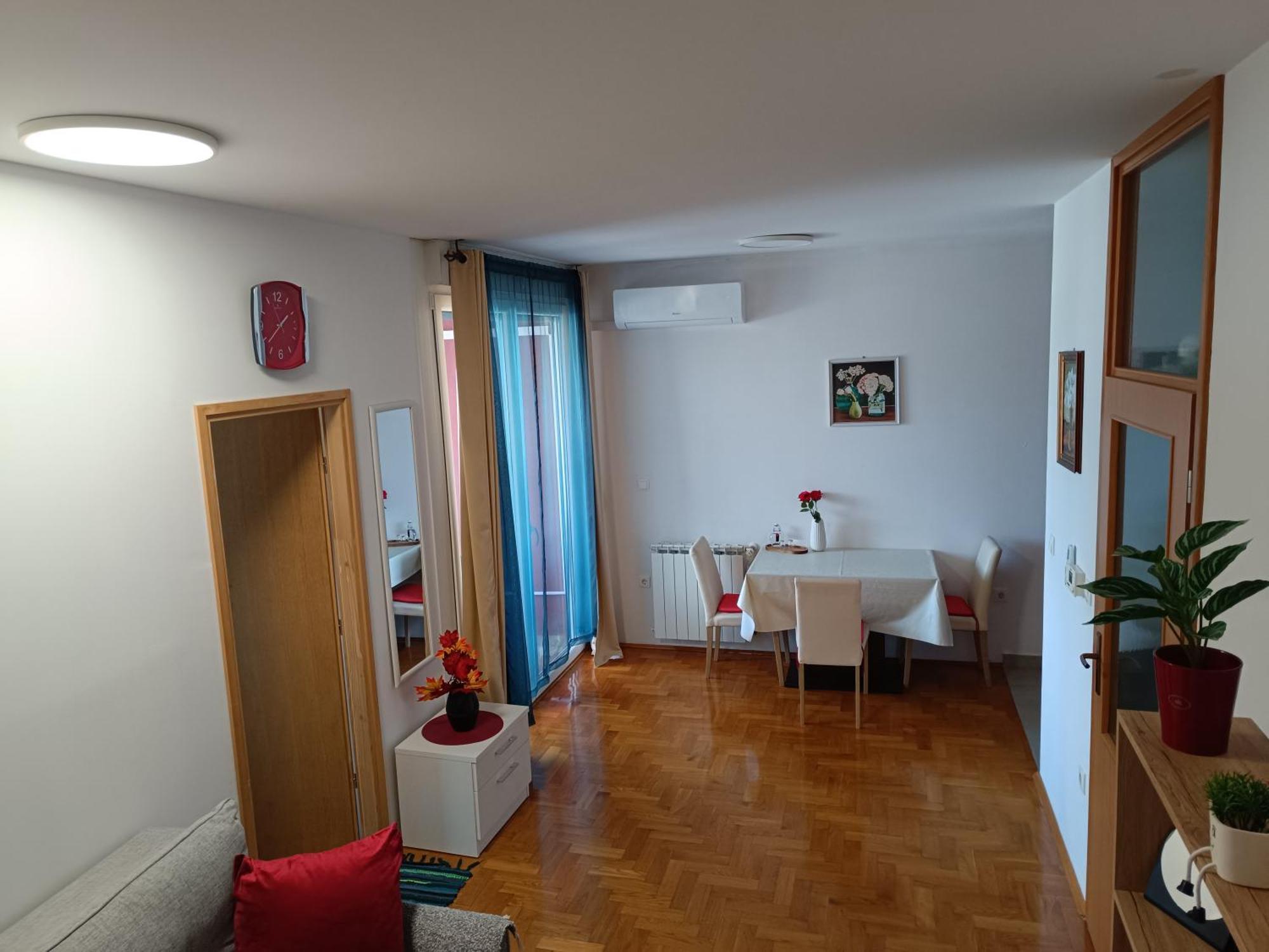 Apartman Ante กอสปิช ภายนอก รูปภาพ