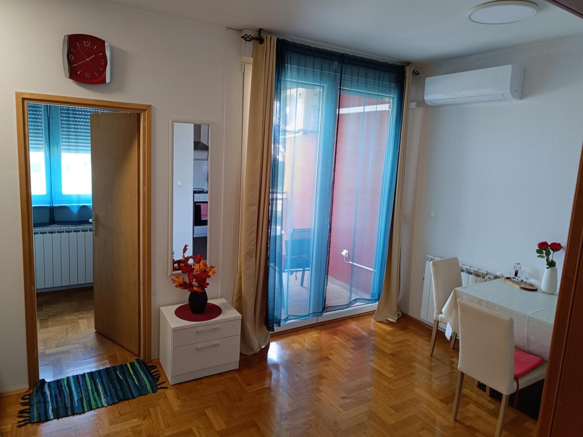 Apartman Ante กอสปิช ภายนอก รูปภาพ